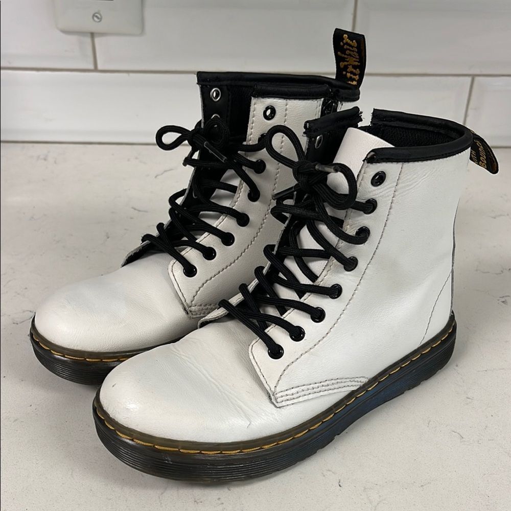 Dr. Martens Zavala T Lamper Combat Boot White in Size 2 Kids